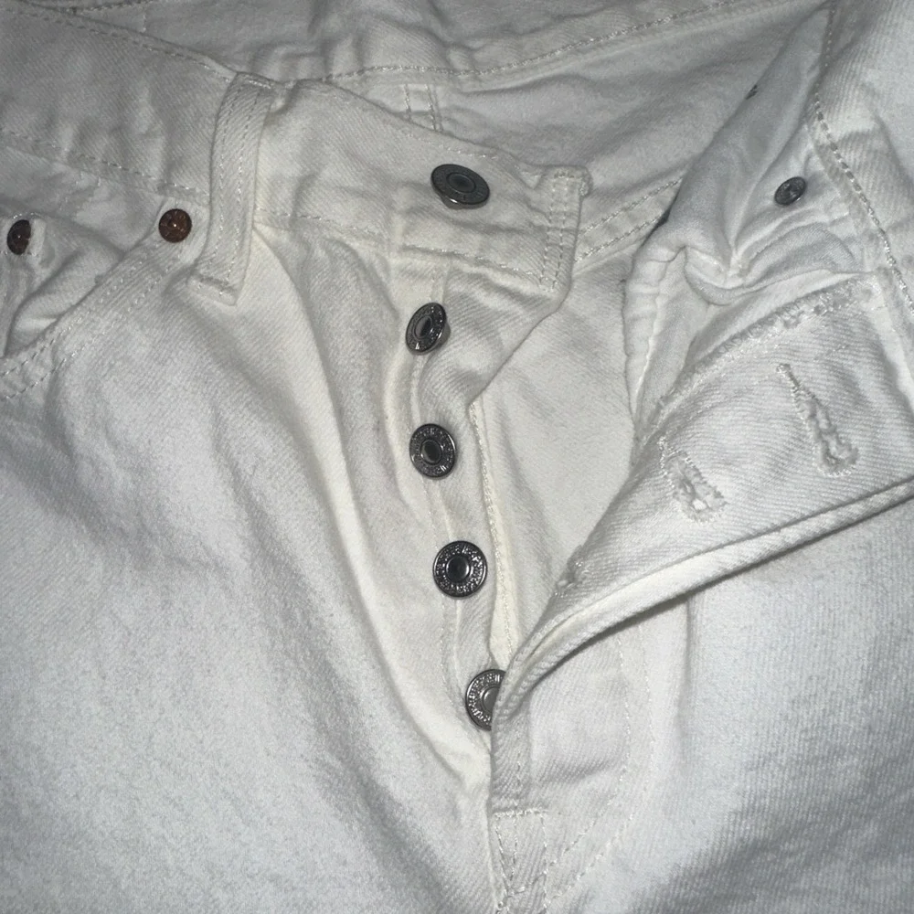 Levi's 501 Original Crop Jeans Everything's Fine White Distressed Straight Sz 28